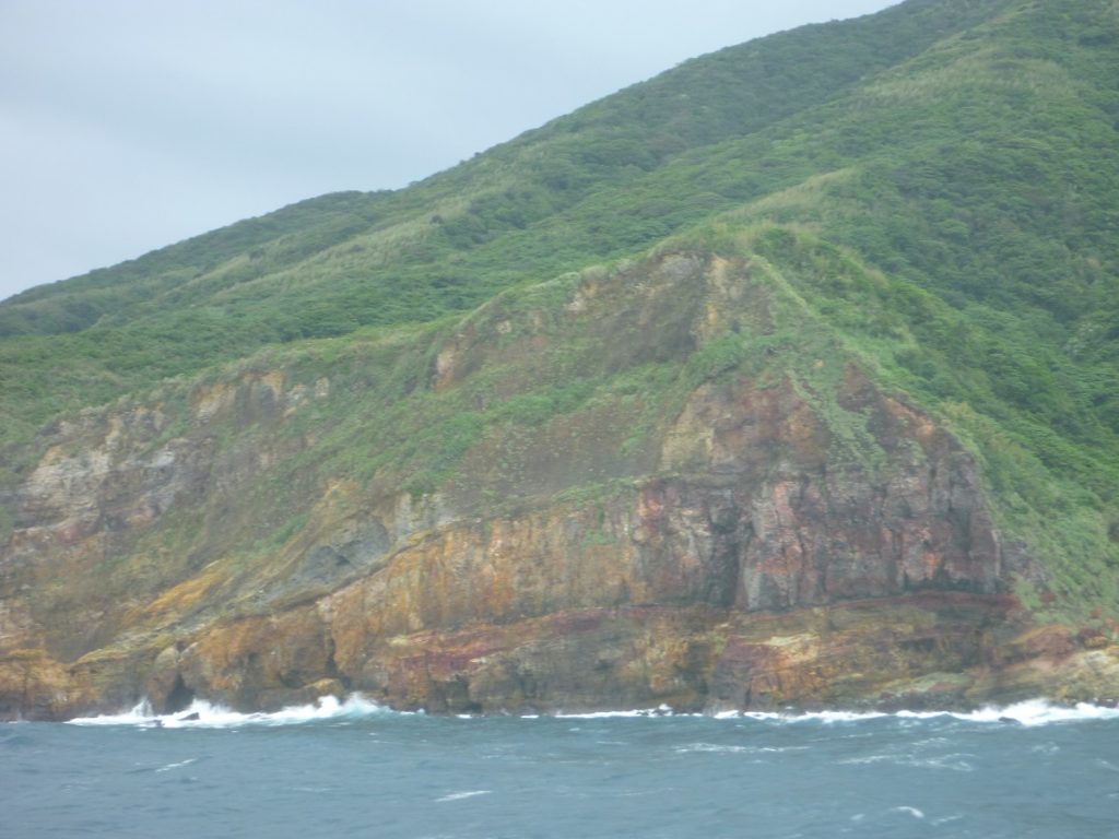 亀山島の地層の様子
